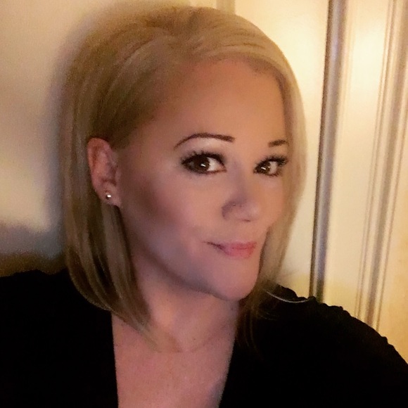 Meet your Posher, Stephanie - Picture 1 of 1